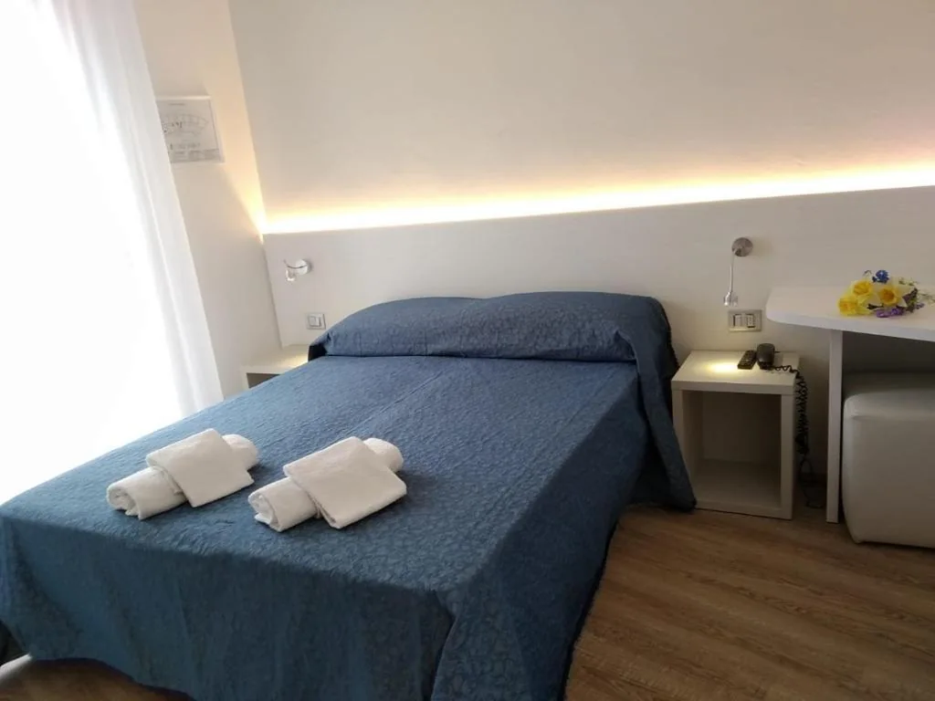 Camera Matrimoniale/Doppia con Letti Singoli — Hotel Residence Mara