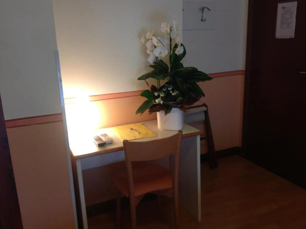 Double or Twin Room — Hotel Romeo