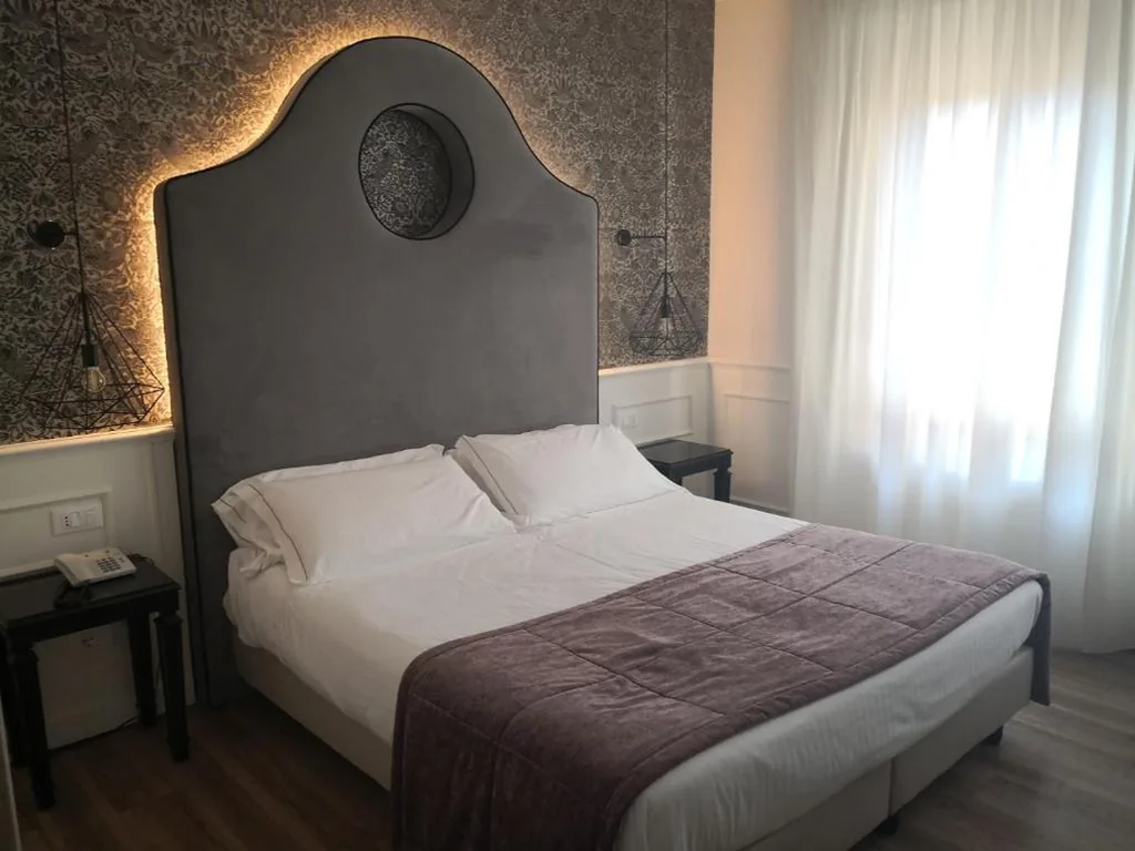 Double or Twin Room — Hotel San Luca