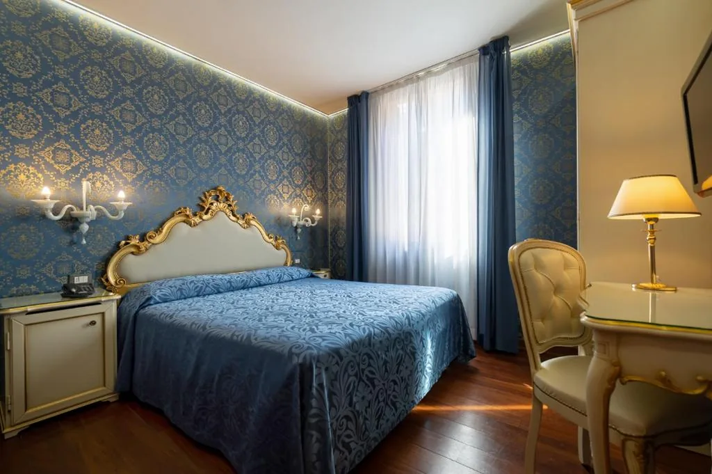 Camera Matrimoniale/Doppia con Letti Singoli — Hotel Santa Marina