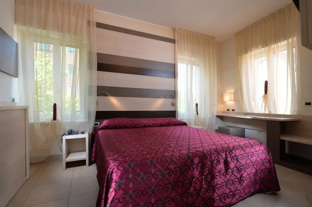 Camera Matrimoniale/Doppia con Letti Singoli — Hotel Siena