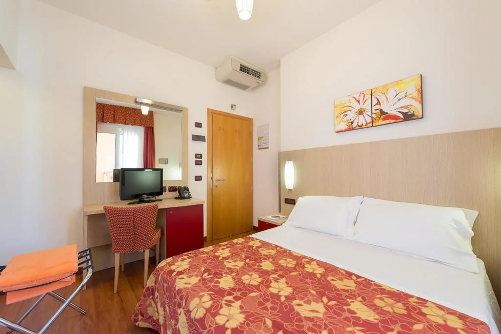 Camera Matrimoniale/Doppia con Letti Singoli — Hotel Villa Angelina