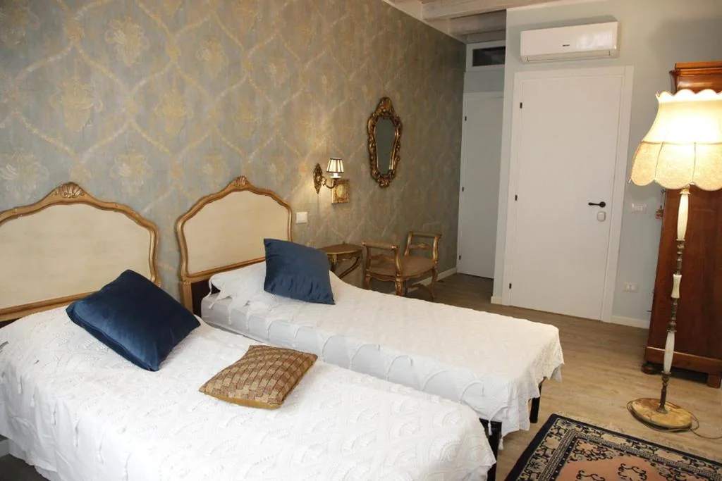 Camera Matrimoniale/Doppia con Letti Singoli — Juliet’s nest in Verona
