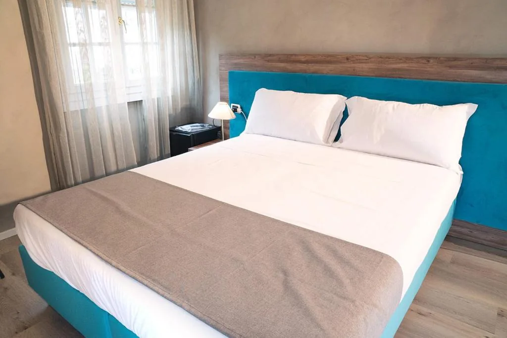 Double or Twin Room - Street Side — Hotel Conca D’Oro ***S
