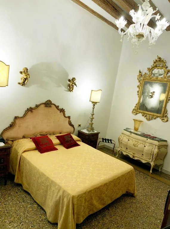 Camera Matrimoniale/Doppia con Letti Singoli — Luxury Venetian Rooms