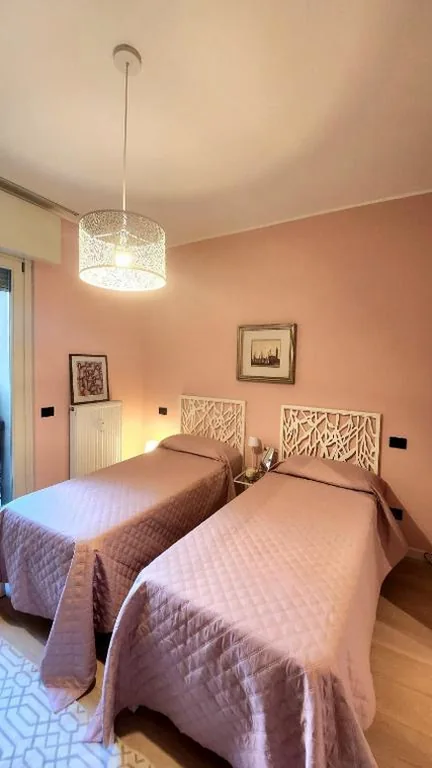 Camera Matrimoniale/Doppia con Letti Singoli — Magnificent rooms Verona Center