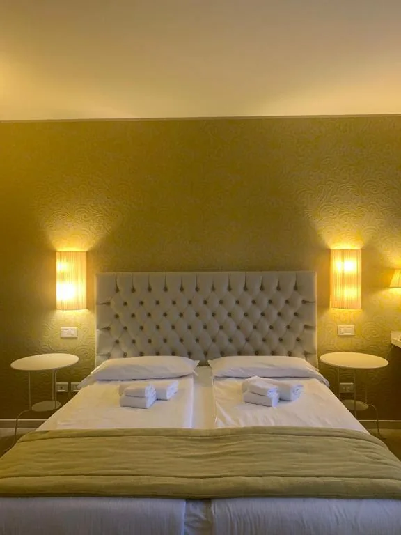 Camera Matrimoniale/Doppia con Letti Singoli — Nuova Opera Rooms & Apartments