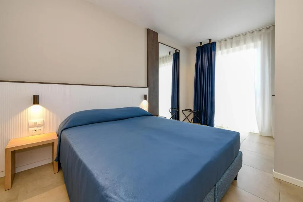 Camera Matrimoniale/Doppia con Letti Singoli — Petit Hotel