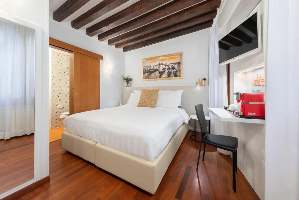 Double or Twin Room — Spadaria San Marco Guest House