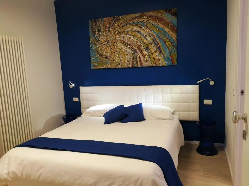 Double or Twin Room — Suite Color Verona