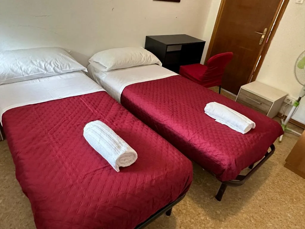 Camera Matrimoniale/Doppia con Letti Singoli — Venice Concordia Guesthouse