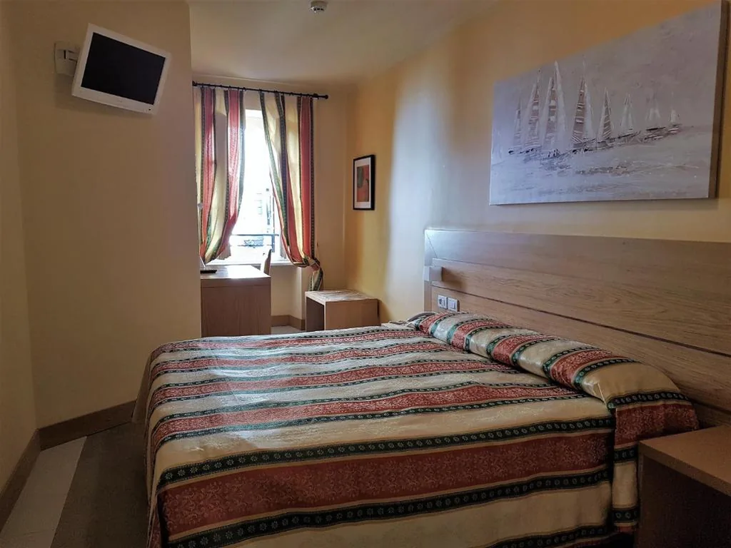 Camera Matrimoniale Economy — Albergo Fiorita