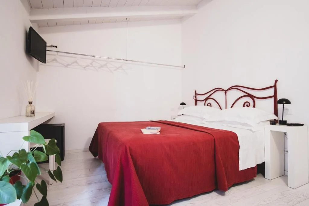 Camera Matrimoniale Economy — Casa Fola – City Centre Rooms