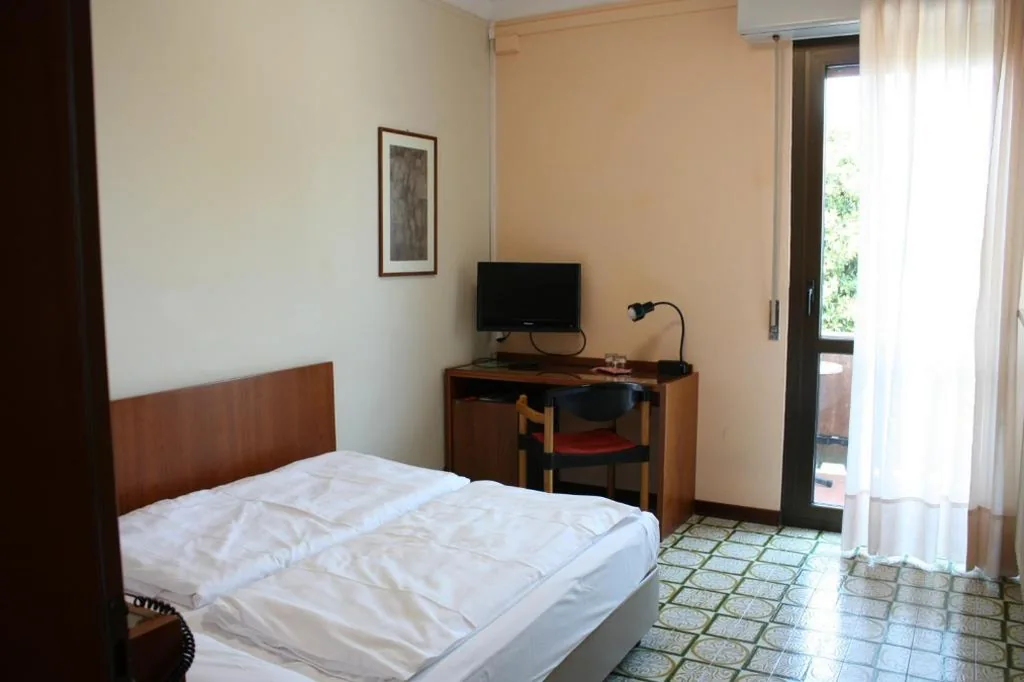 Camera Matrimoniale Economy con Balcone — Parc Hotel Casa Mia