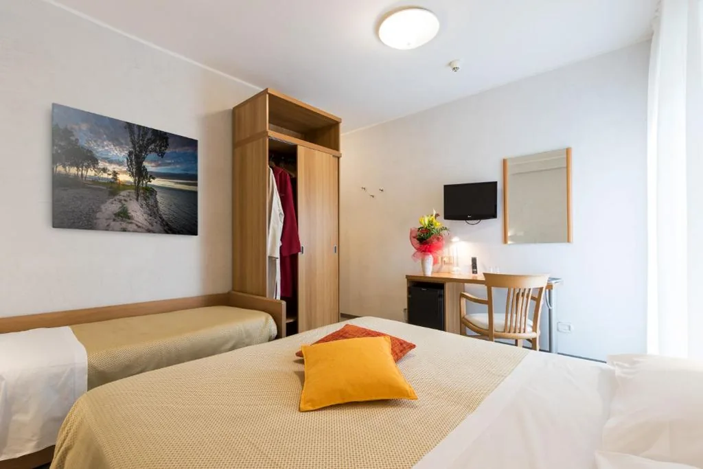 Camera Matrimoniale Economy con Letto Supplementare — Hotel Al Cigno