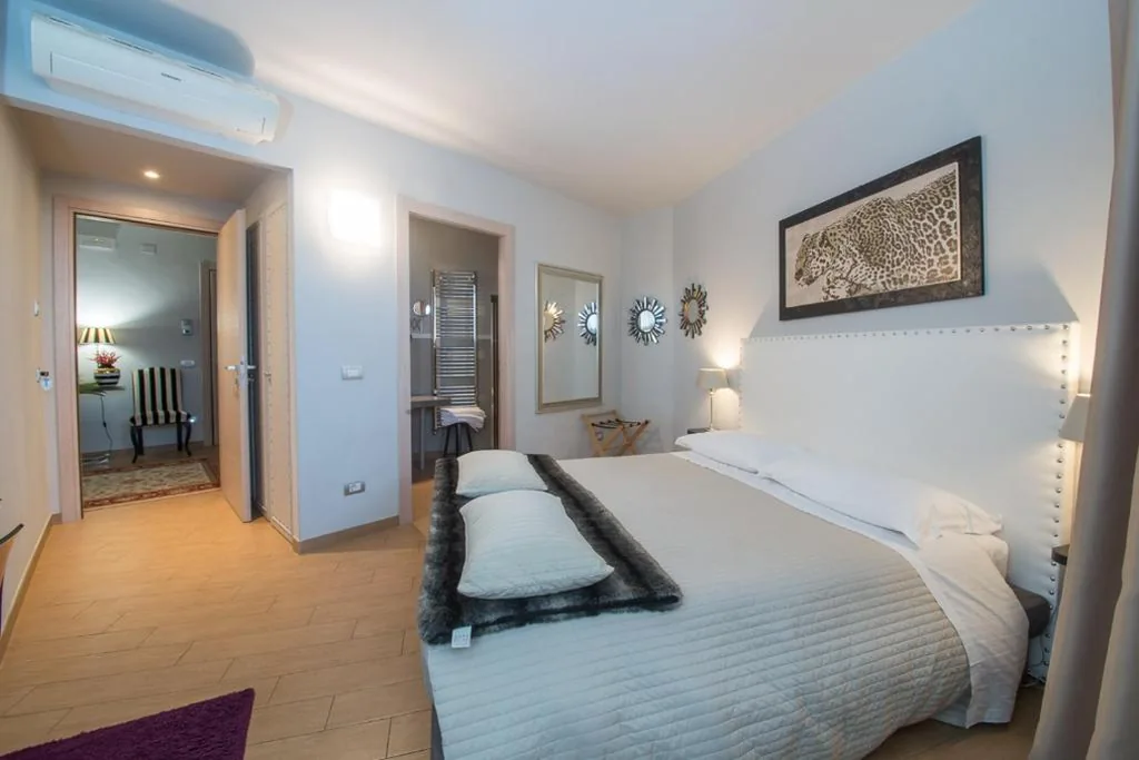 Camera Matrimoniale Economy con Vista Città — Residenza Ca’ degli Enzi