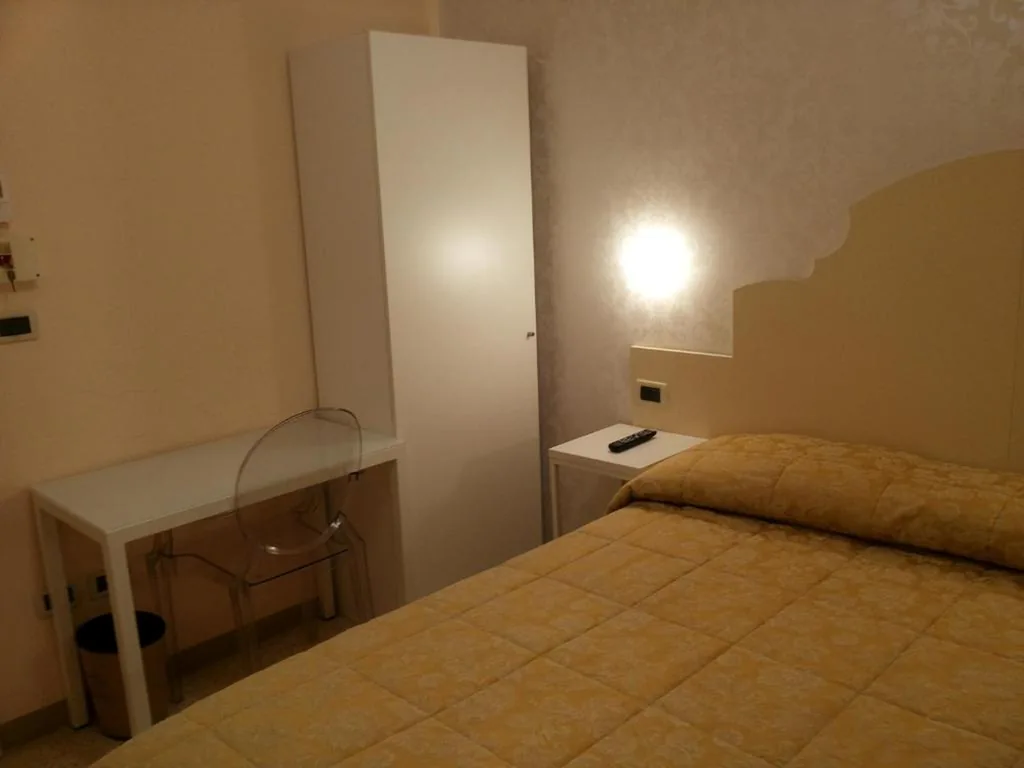 Camera Matrimoniale Economy — Hotel Adriatico