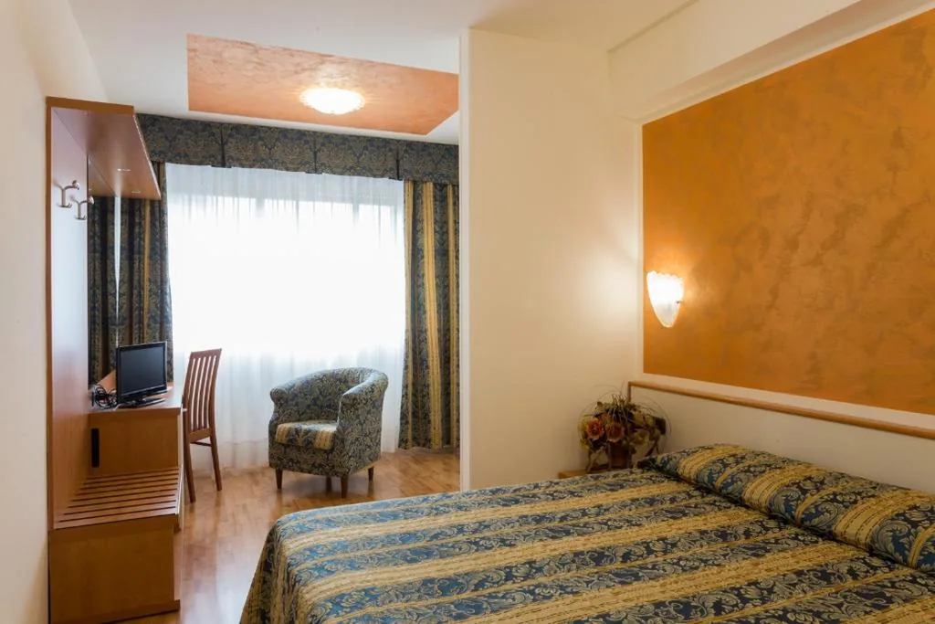 Economy Double Room — Hotel Airmotel