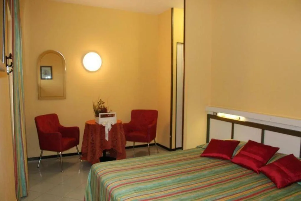 Camera Matrimoniale Economy — HOTEL ALLA RIVIERA lake view