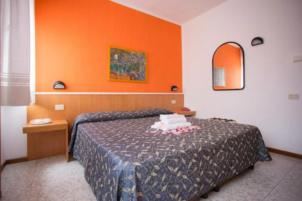 Economy Double Room — Hotel Benacus