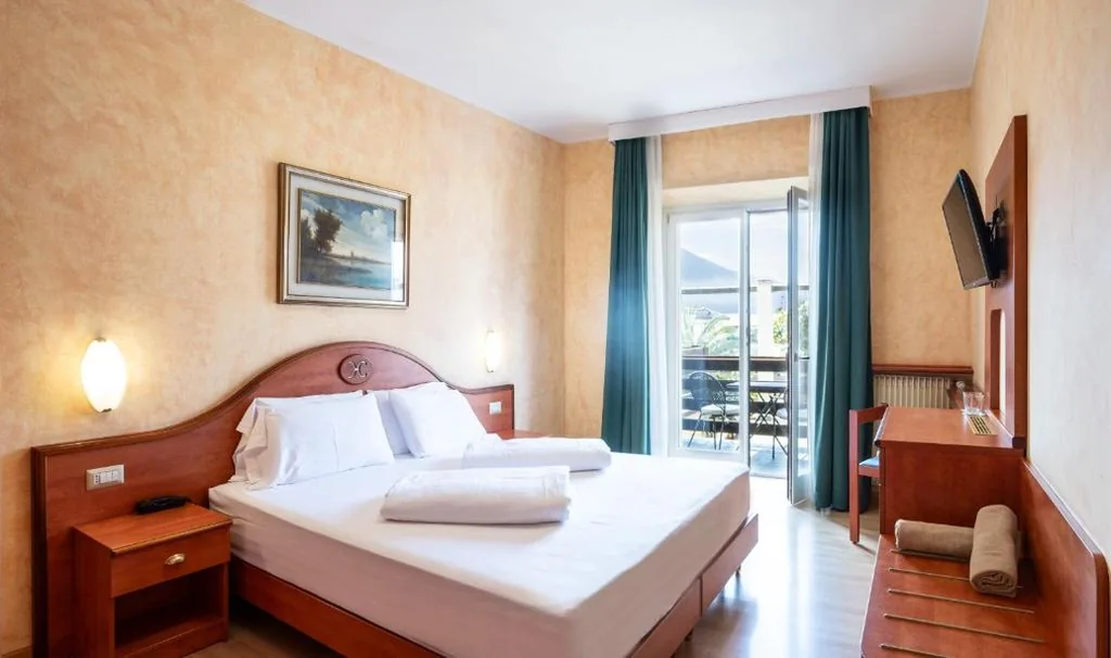 Economy Double Room — Hotel Caravel
