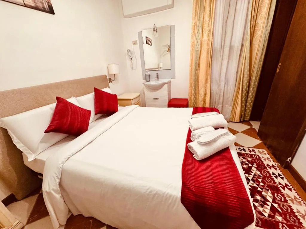 Economy Double Room — Hotel Henry Venice
