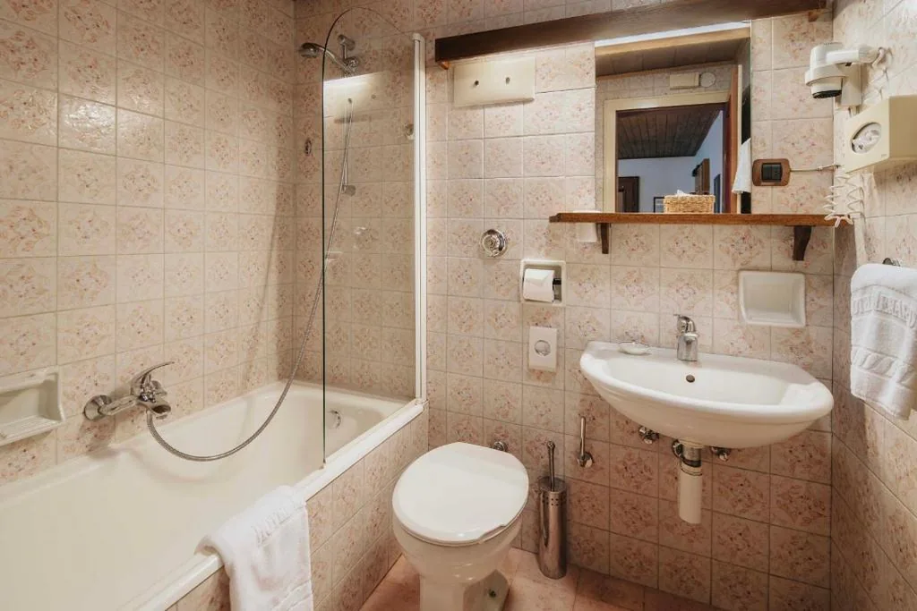 Economy Double Room — Hotel Menardi