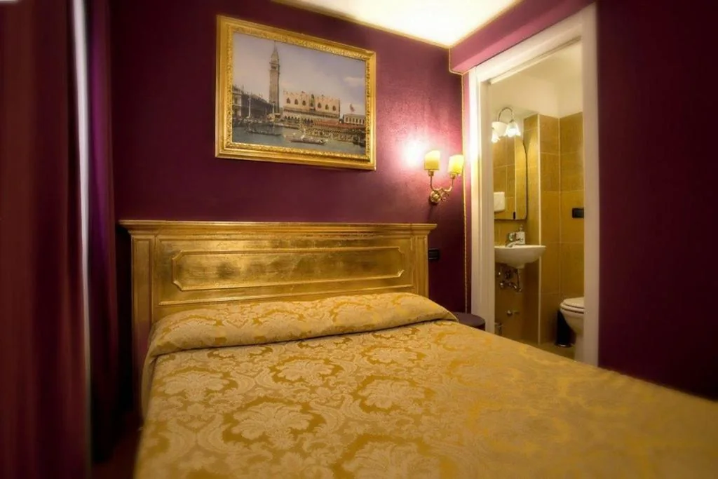 Camera Matrimoniale Economy — Hotel Noemi