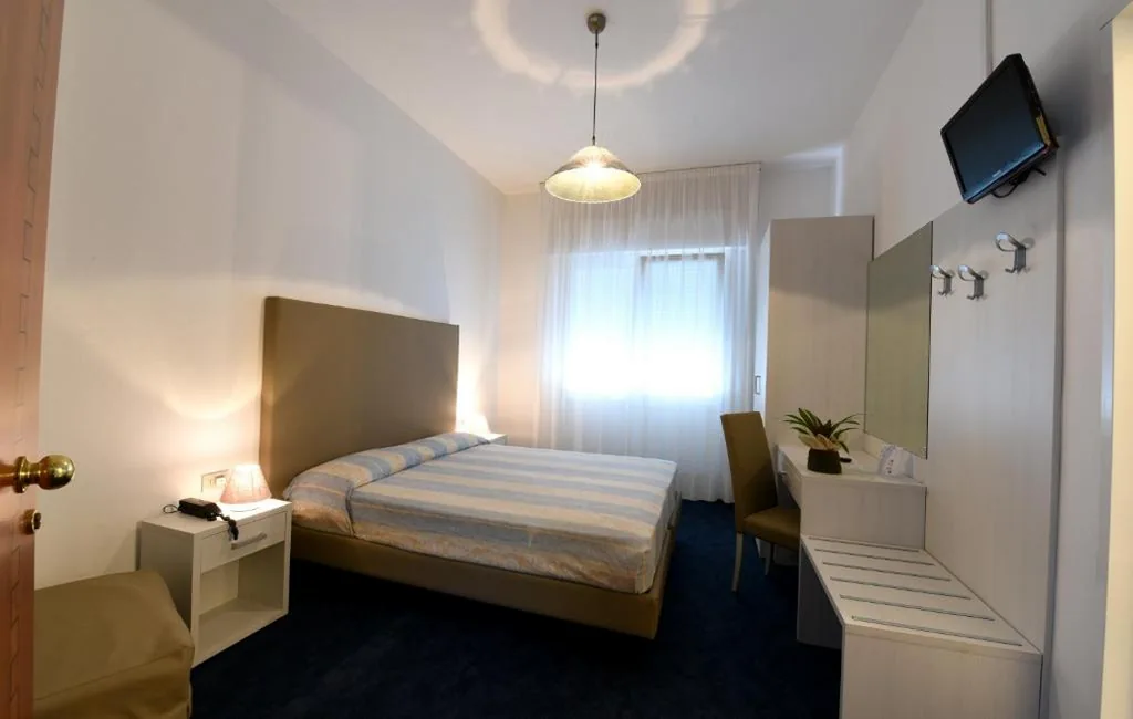 Camera Matrimoniale Economy — Hotel Savoia