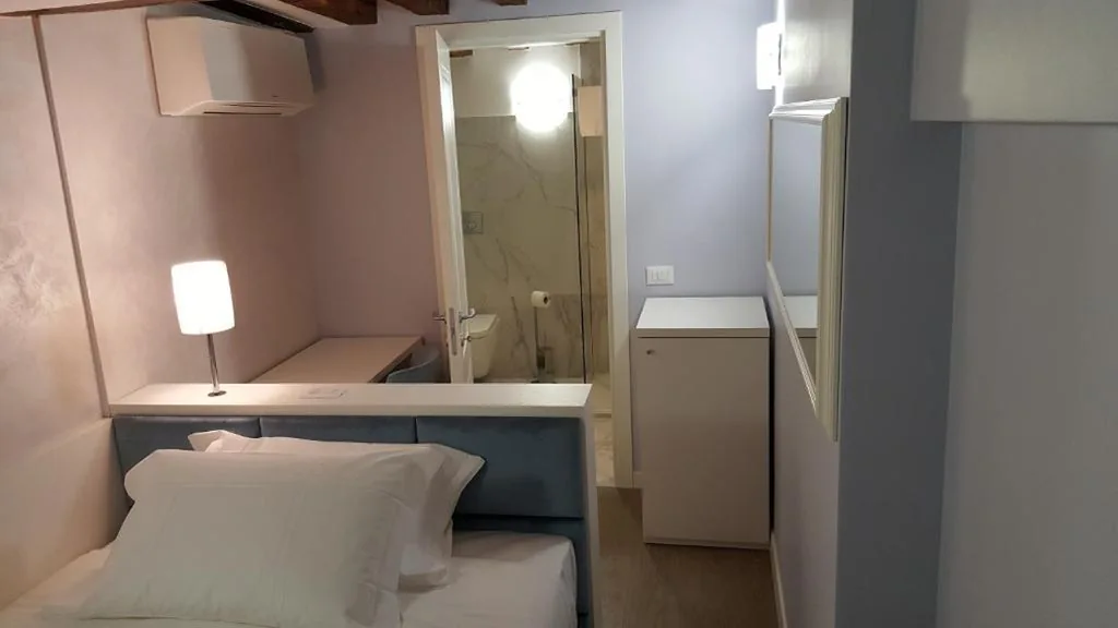 Camera Matrimoniale Economy — Maison d’Elite Guest House