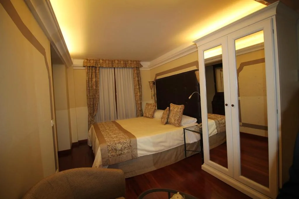 Ground Floor Economy Double Room — Hotel Le Isole
