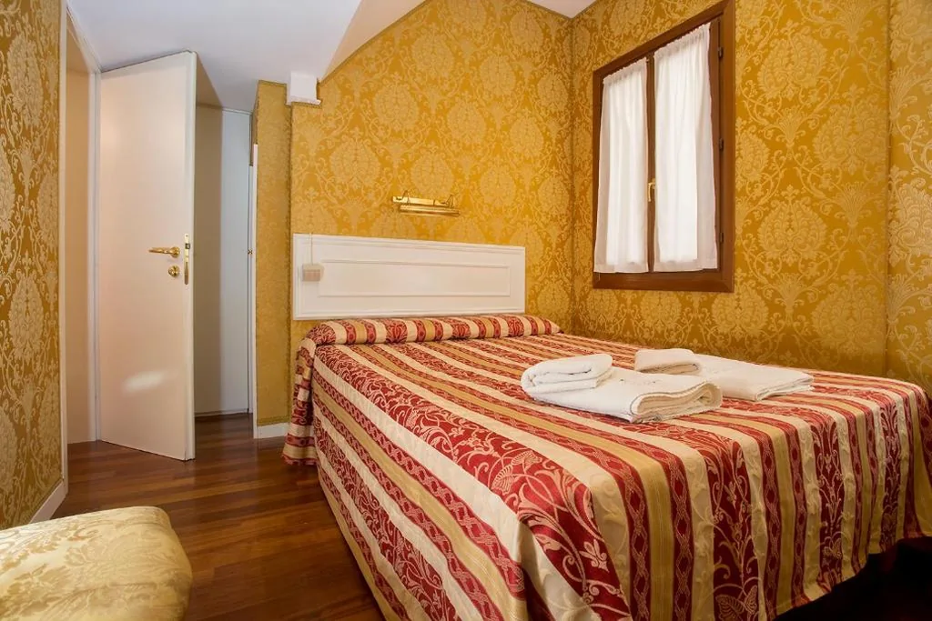 Camera Matrimoniale Economy — Residenza Goldoni