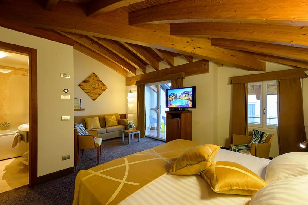 Camera Matrimoniale Elegance — Color Hotel Style, Design & Gourmet