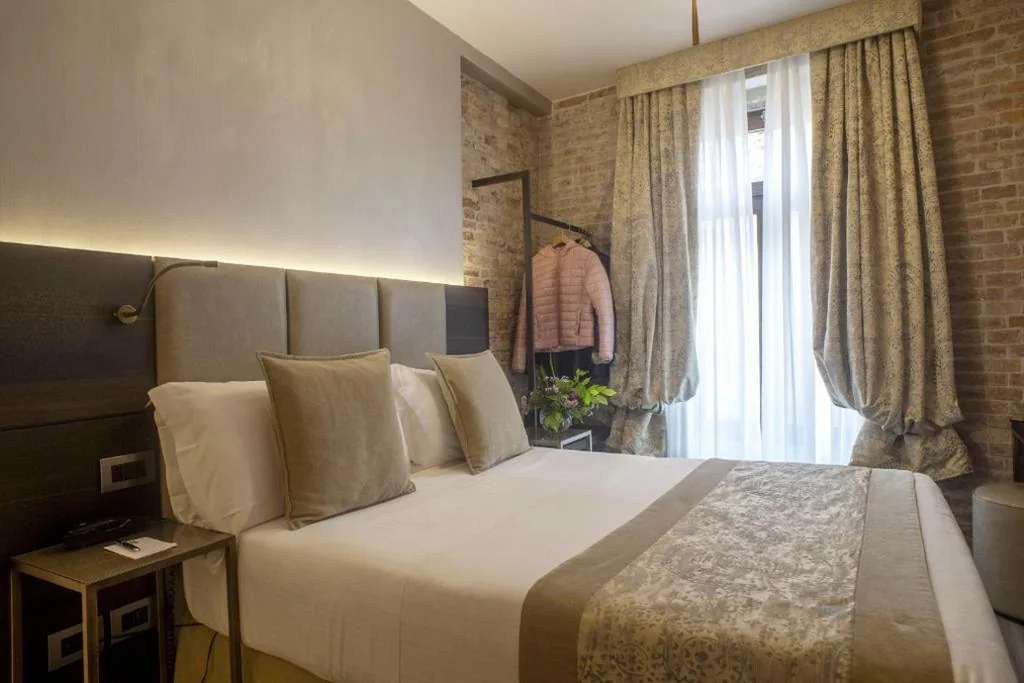 Camera Matrimoniale Executive con Letto a 1 Piazza e Mezza — Hotel Aquarius Venice – Ascend Collection