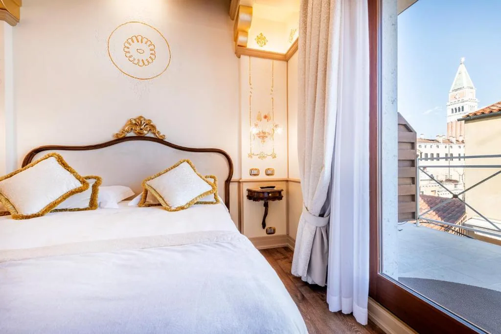 Executive Double Room with Terrace — Monaco & Grand Canal