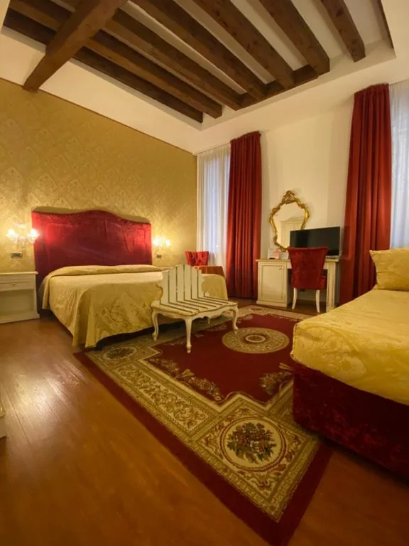 Family Double Room — Locanda Casa Querini