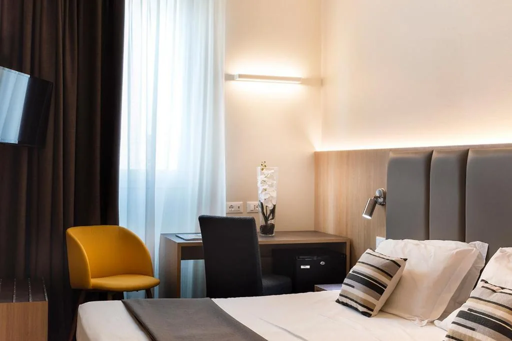 Double Room — Hotel Alexander