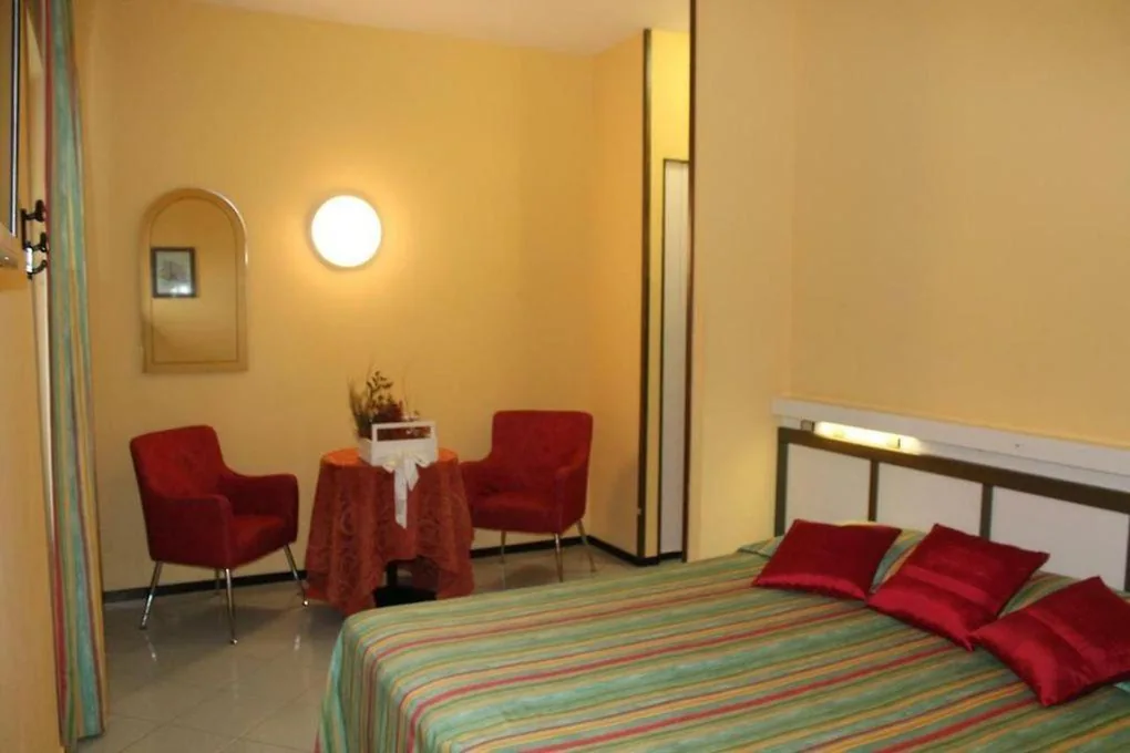 Camera Matrimoniale — HOTEL ALLA RIVIERA lake view