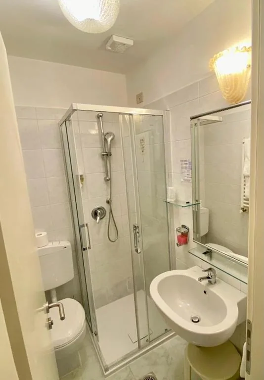 Double Room — Hotel Bridge