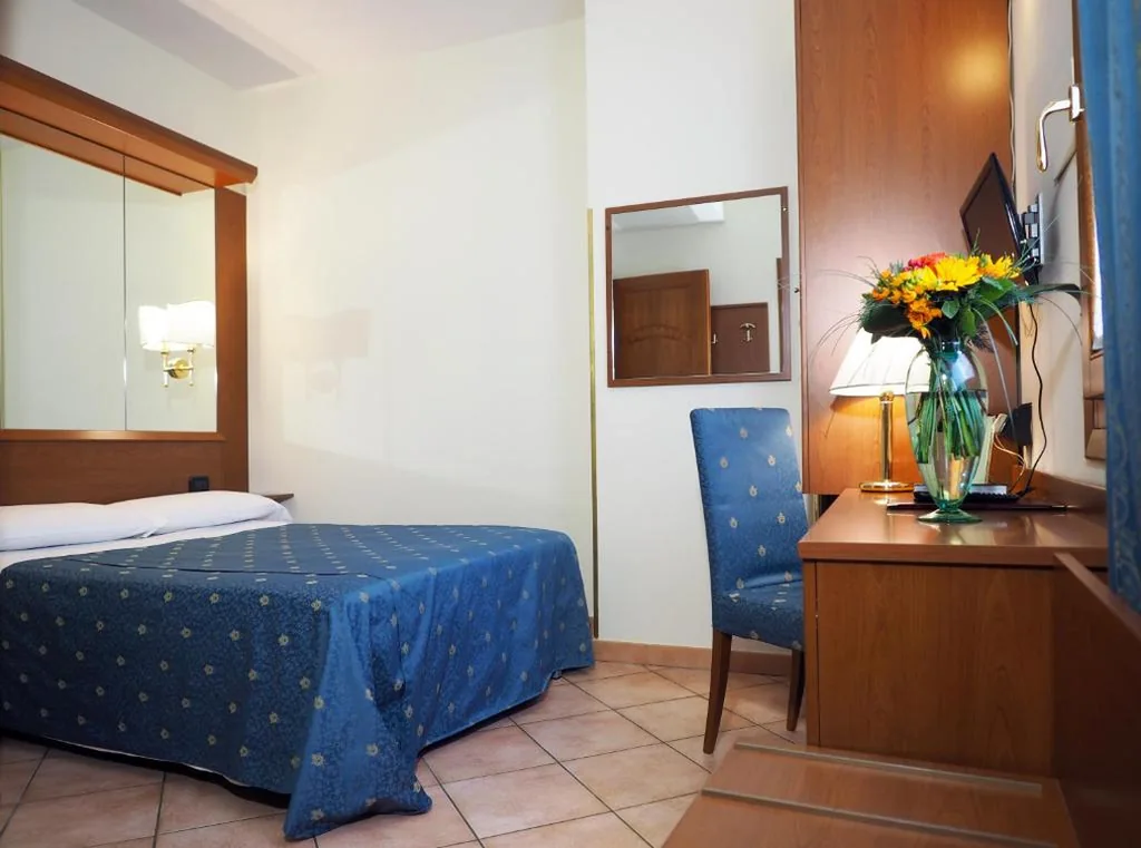Camera Matrimoniale — Hotel Cris