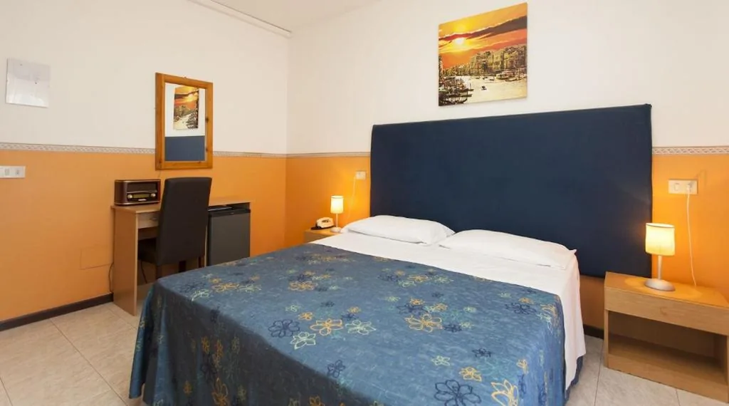Double Room — Hotel Danubio