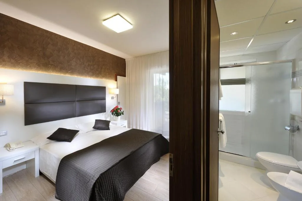 Double Room — Hotel Eros