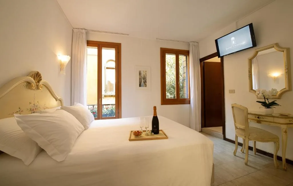 Camera Matrimoniale — Hotel Guerrini