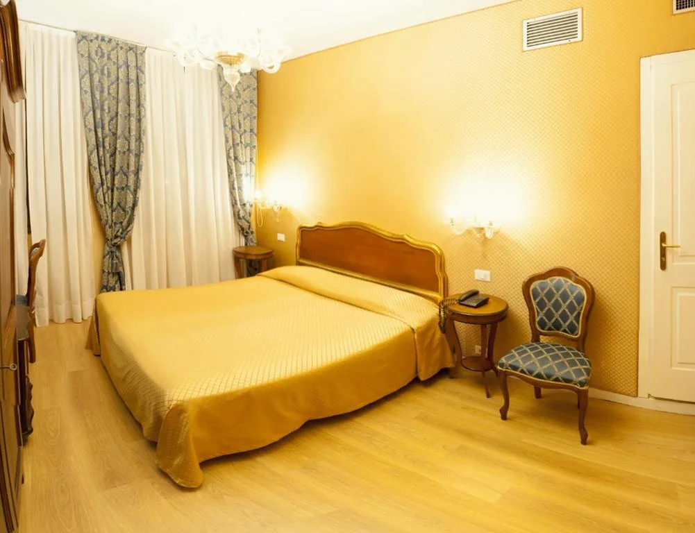 Double Room — Hotel Locanda Canal