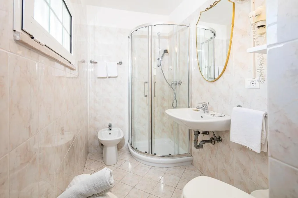 Double Room — Hotel Marco Polo