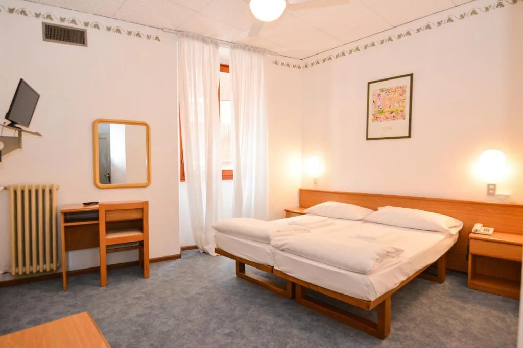 Double Room — Hotel Modena old town