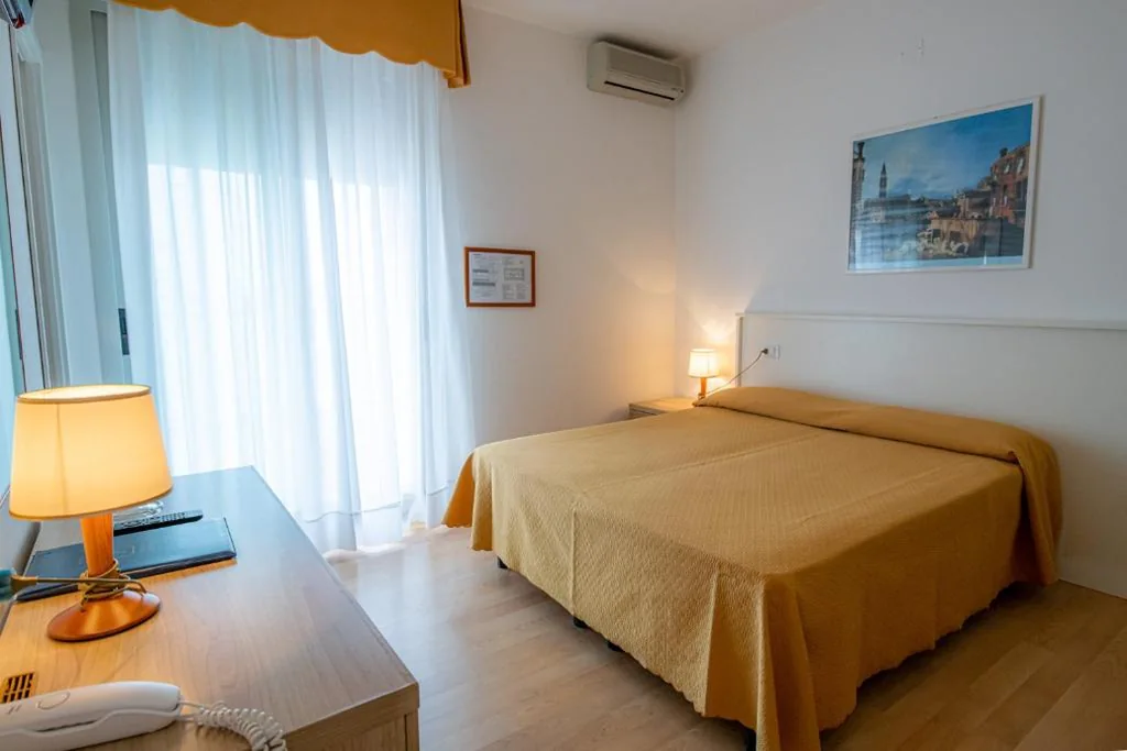Double Room — Hotel Parigi