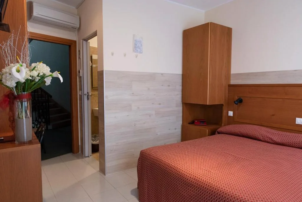 Camera Matrimoniale — Hotel Real