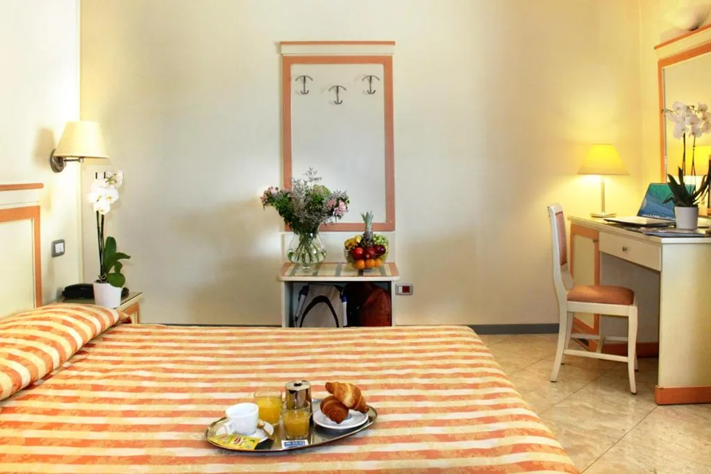Camera Matrimoniale — Hotel Regit