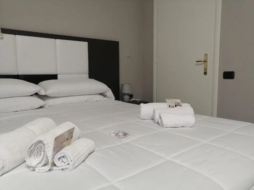 Camera Matrimoniale — Hotel Siros